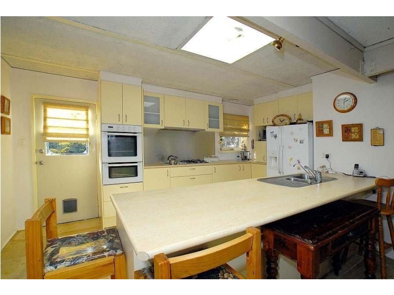 16 Bayview Road, Emerald VIC 3782