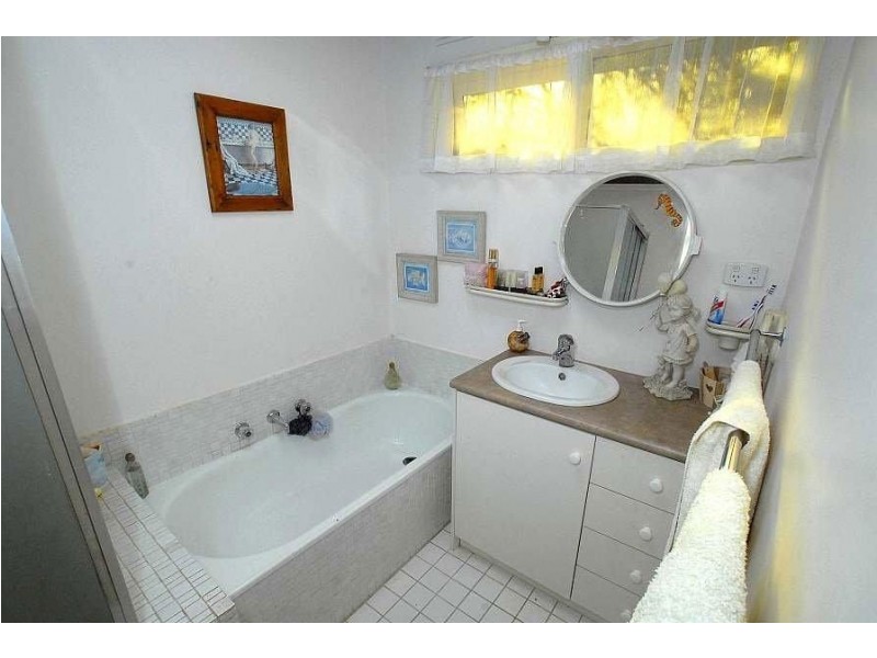 16 Bayview Road, Emerald VIC 3782