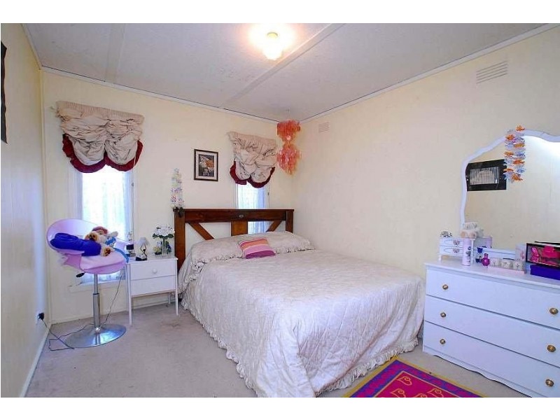 16 Bayview Road, Emerald VIC 3782