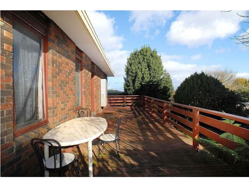 16 Bayview Road, Emerald VIC 3782