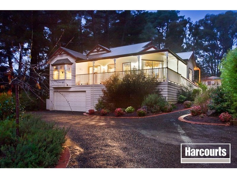 8 Station Avenue, Emerald VIC 3782