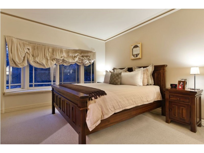 8 Station Avenue, Emerald VIC 3782