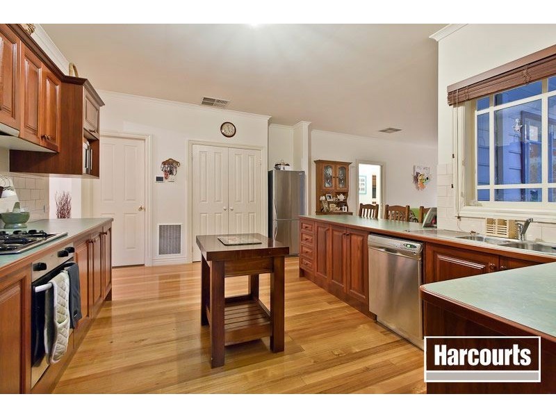 8 Station Avenue, Emerald VIC 3782