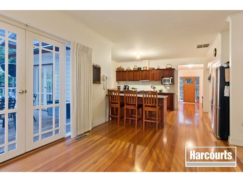 8 Station Avenue, Emerald VIC 3782