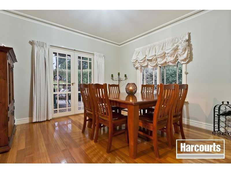 8 Station Avenue, Emerald VIC 3782