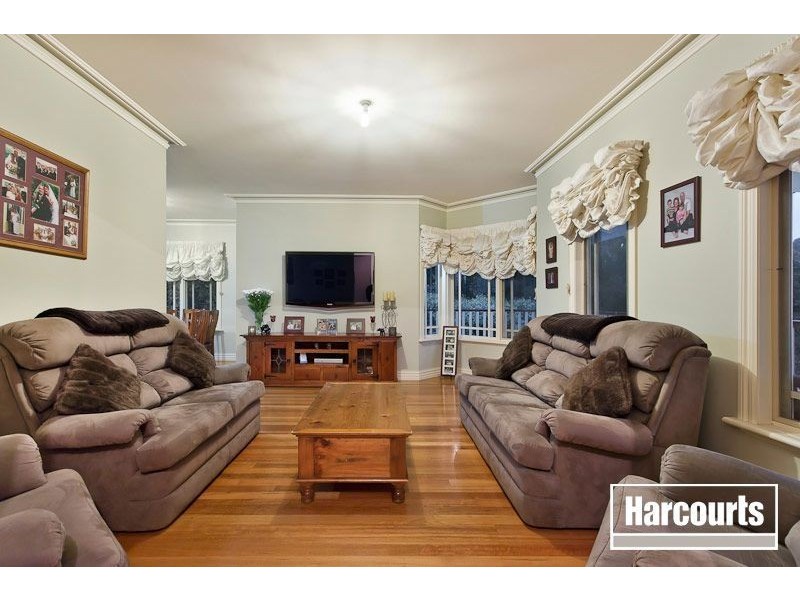 8 Station Avenue, Emerald VIC 3782