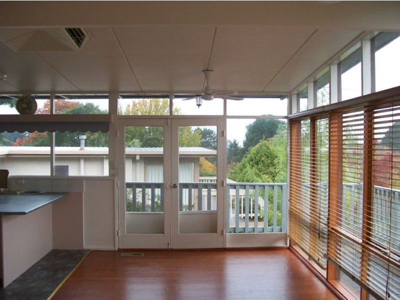 27 Heroes Avenue, Emerald VIC 3782