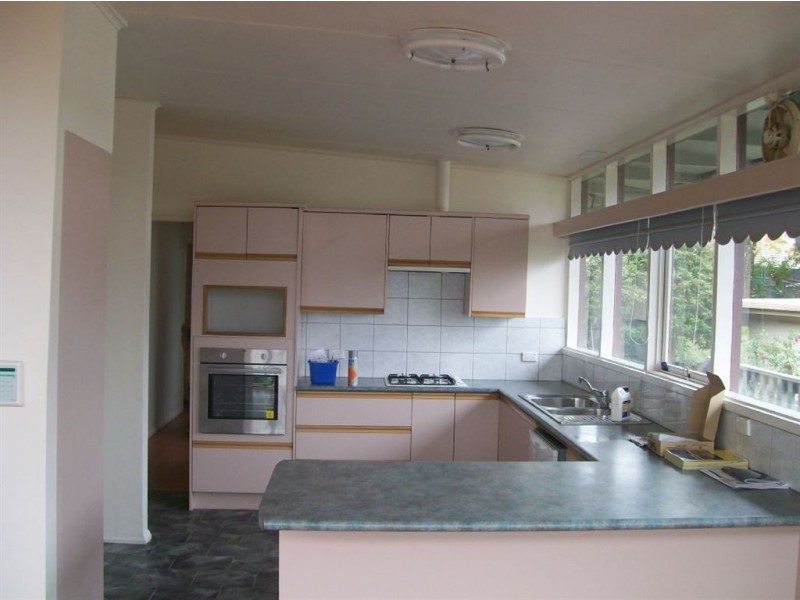 27 Heroes Avenue, Emerald VIC 3782