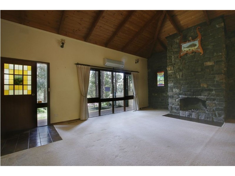 10 Aclare Road, Cockatoo VIC 3781