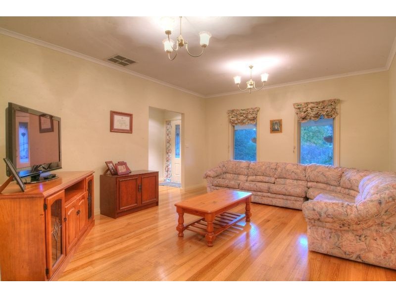 84 Woori Yallock Road, Cockatoo VIC 3781