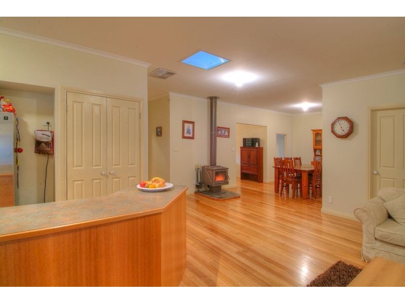 84 Woori Yallock Road, Cockatoo VIC 3781