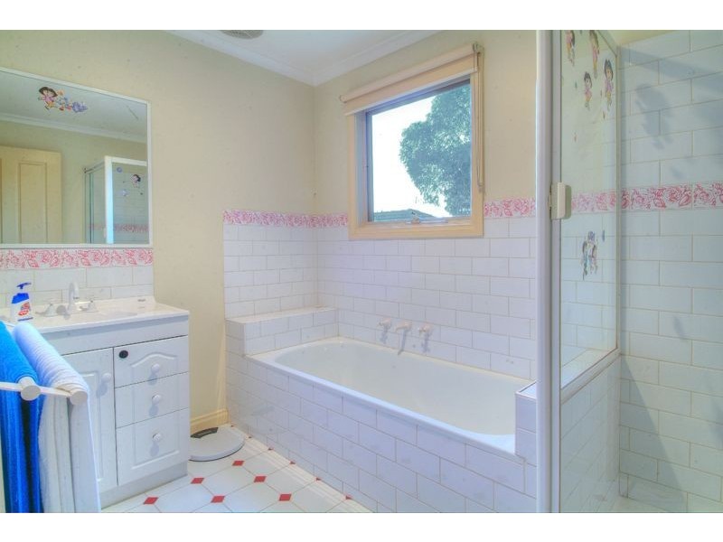 84 Woori Yallock Road, Cockatoo VIC 3781