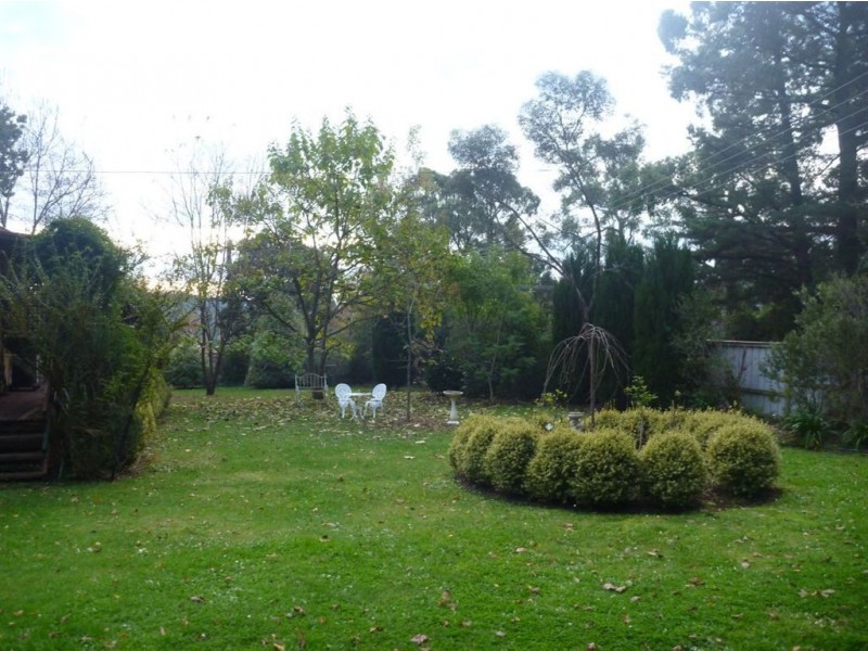 2 Avon Road, Avonsleigh VIC 3782