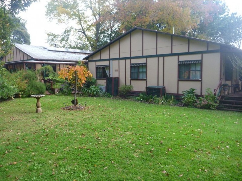 2 Avon Road, Avonsleigh VIC 3782