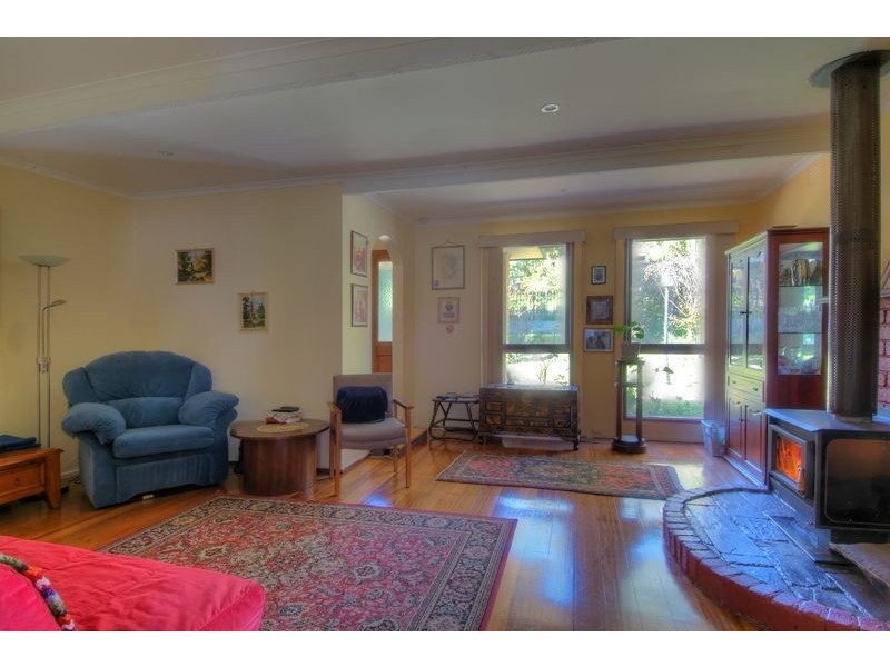 123 Woori Yallock Road, Cockatoo VIC 3781