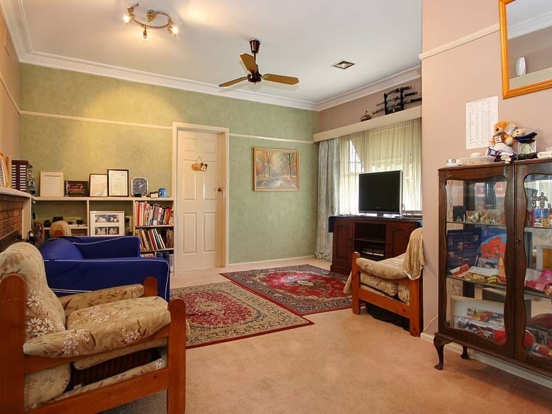 38 Fairhills Parade, Glen Waverley VIC 3150