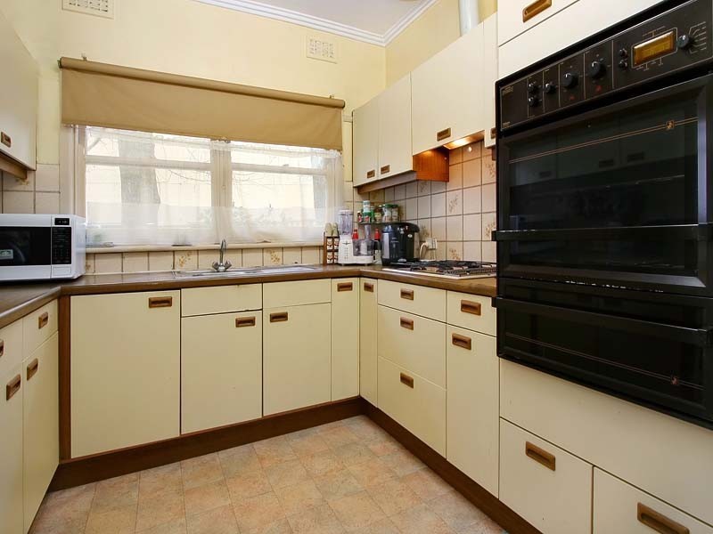 38 Fairhills Parade, Glen Waverley VIC 3150