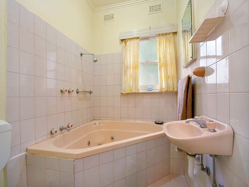 38 Fairhills Parade, Glen Waverley VIC 3150