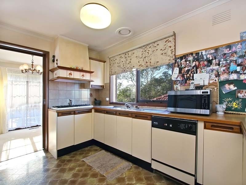 42 Haversham Drive, Wheelers Hill VIC 3150