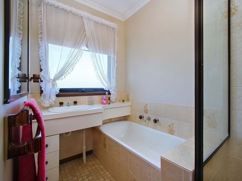 42 Haversham Drive, Wheelers Hill VIC 3150