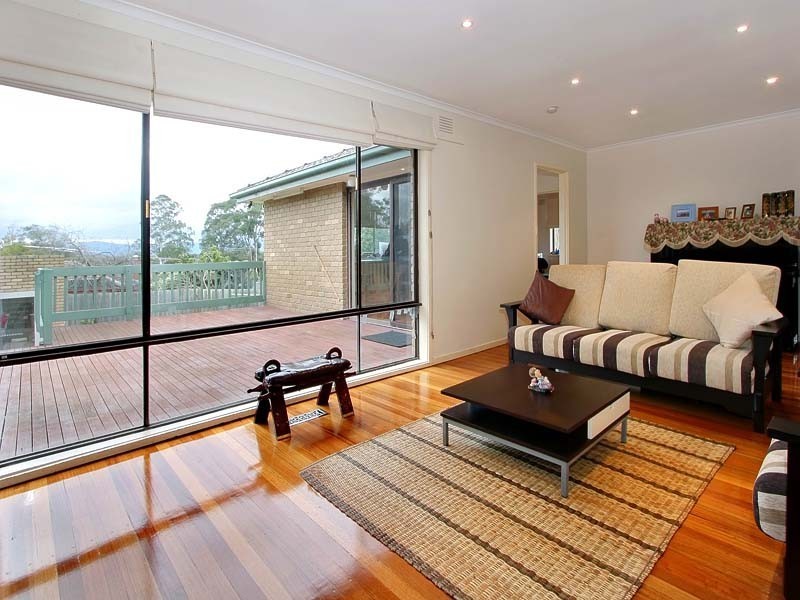 18 Wynyard Street, Glen Waverley VIC 3150