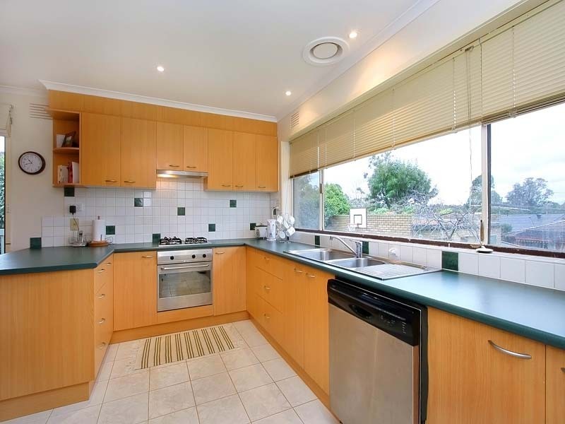 18 Wynyard Street, Glen Waverley VIC 3150