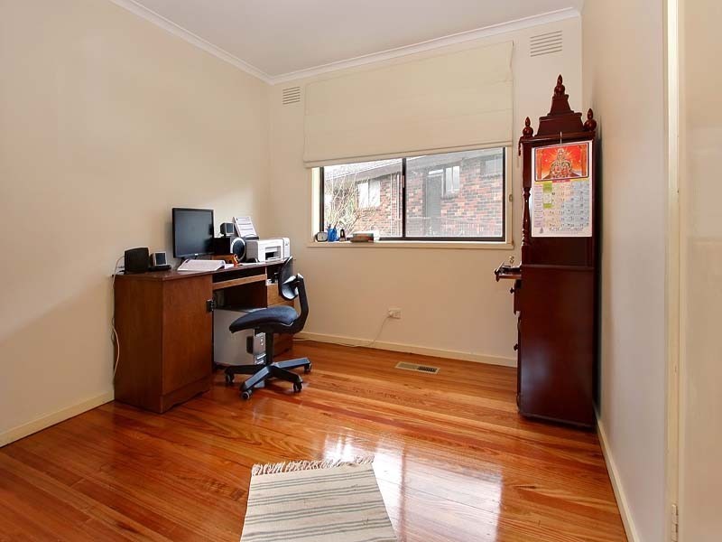 18 Wynyard Street, Glen Waverley VIC 3150