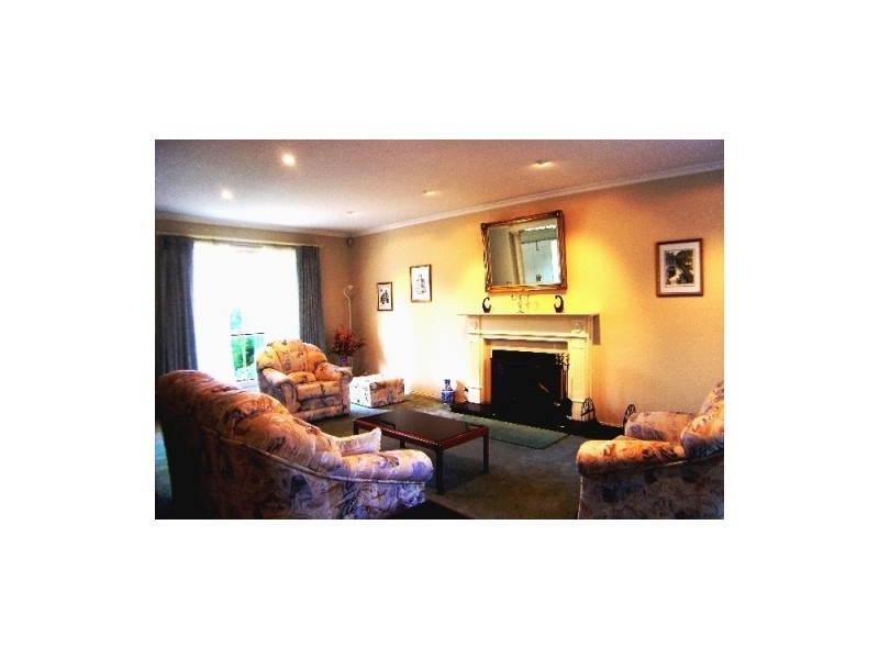 53 Avendon Boulevard, Glen Waverley VIC 3150