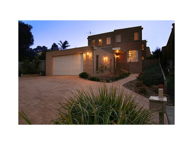 34 Arlington Drive, Glen Waverley VIC 3150