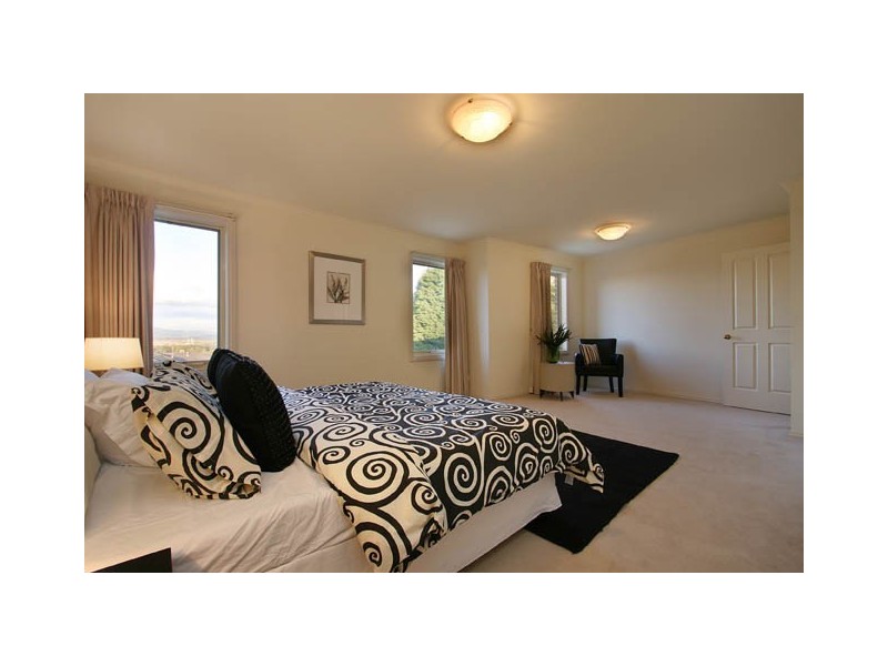 34 Arlington Drive, Glen Waverley VIC 3150