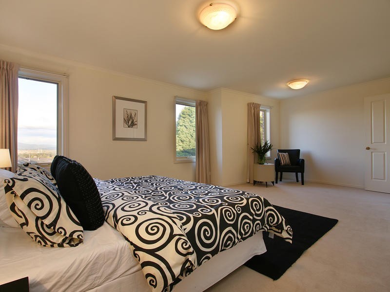 34 Arlington Drive, Glen Waverley VIC 3150