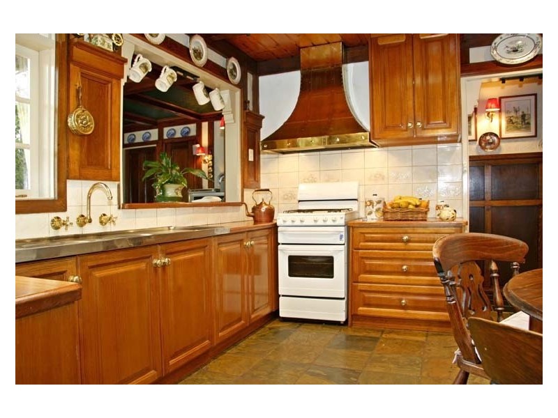 4 Azalea Court, Wheelers Hill VIC 3150