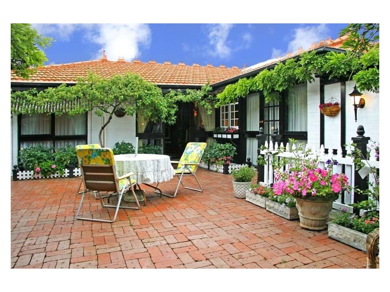 4 Azalea Court, Wheelers Hill VIC 3150