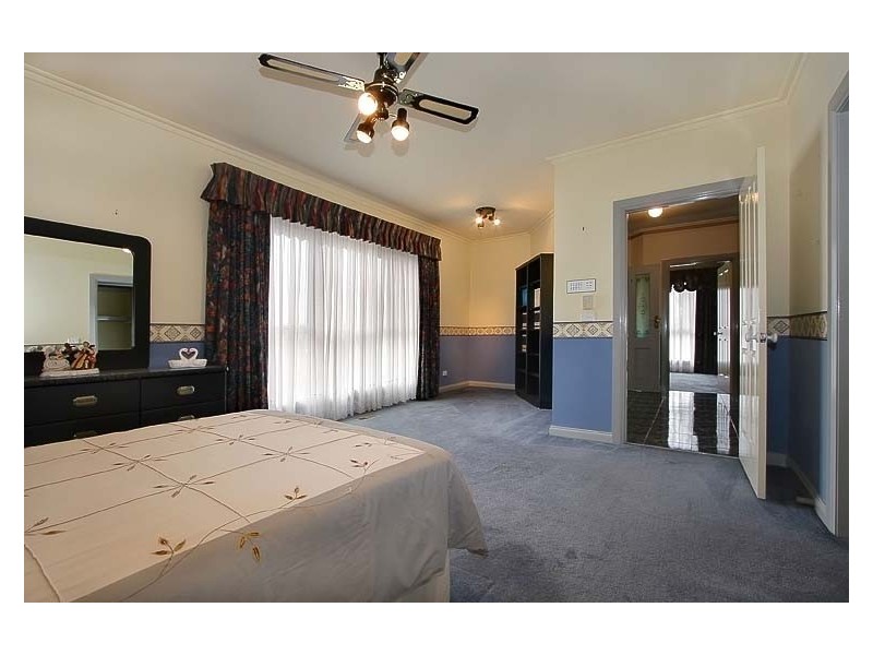 1 Denton Drive, Endeavour Hills VIC 3802