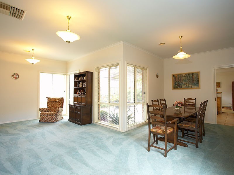 26 Silverwood Way, Glen Waverley VIC 3150