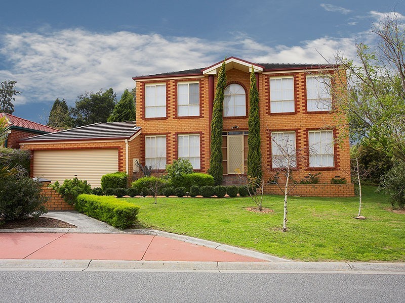 16 Frangipani Close, Endeavour Hills VIC 3802