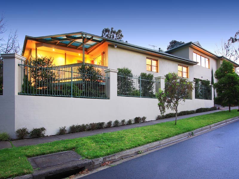 12 Chasta Cres, Mitcham VIC 3132