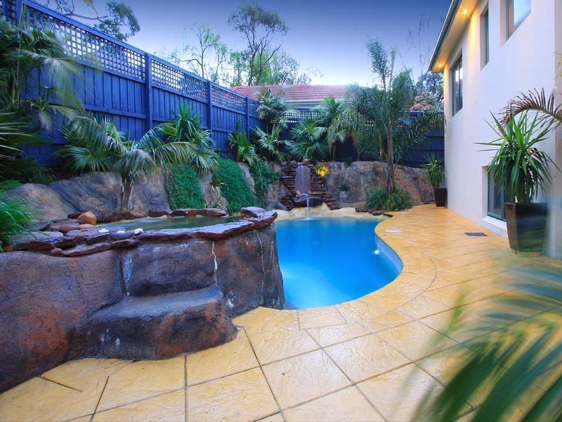 12 Chasta Cres, Mitcham VIC 3132