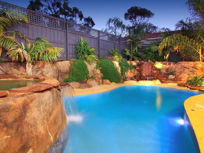 12 Chasta Cres, Mitcham VIC 3132