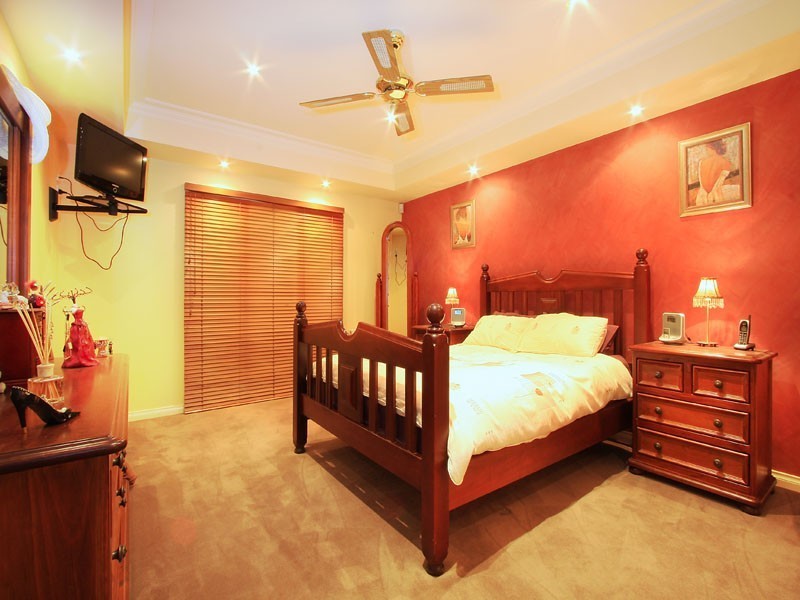 12 Chasta Cres, Mitcham VIC 3132