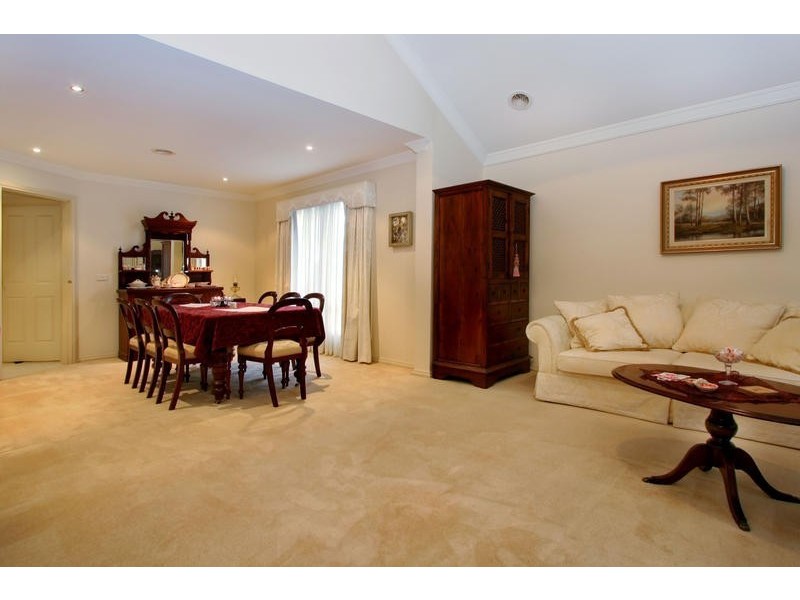 10 Holmes Way, Glen Waverley VIC 3150