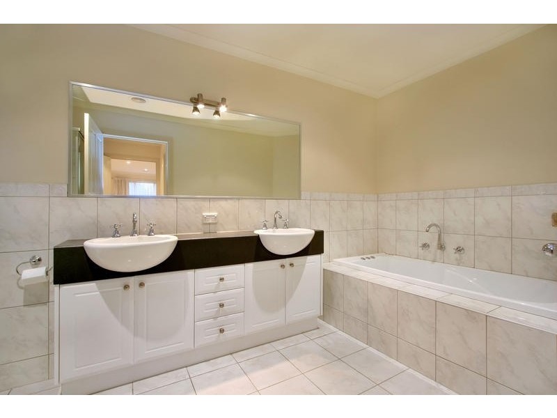 10 Holmes Way, Glen Waverley VIC 3150