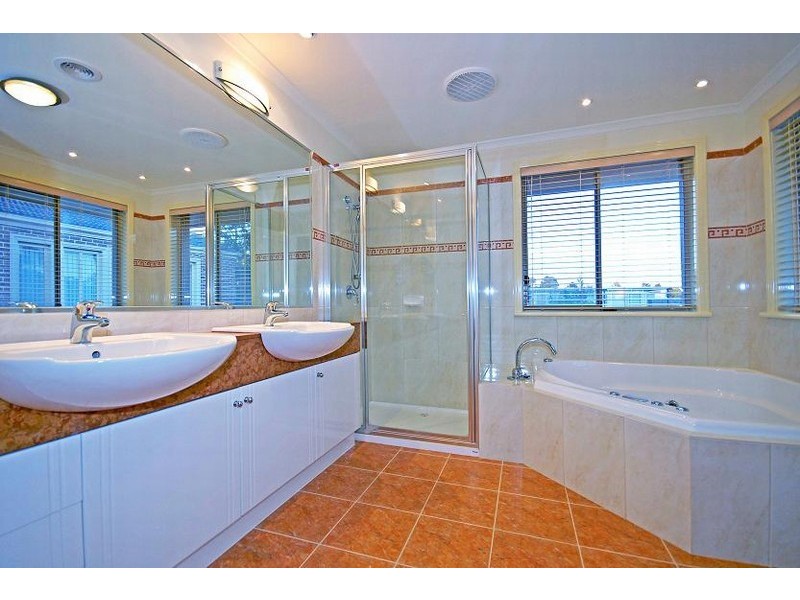 29 Bunker Cres, Glen Waverley VIC 3150