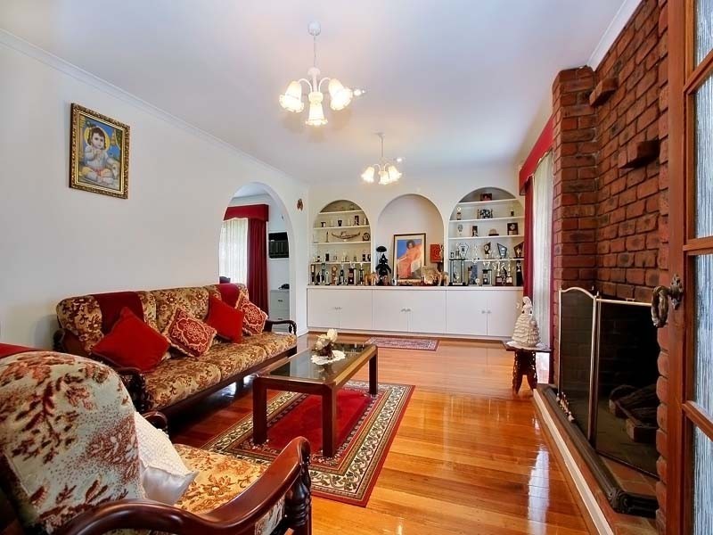 45 Chivalry Ave, Glen Waverley VIC 3150