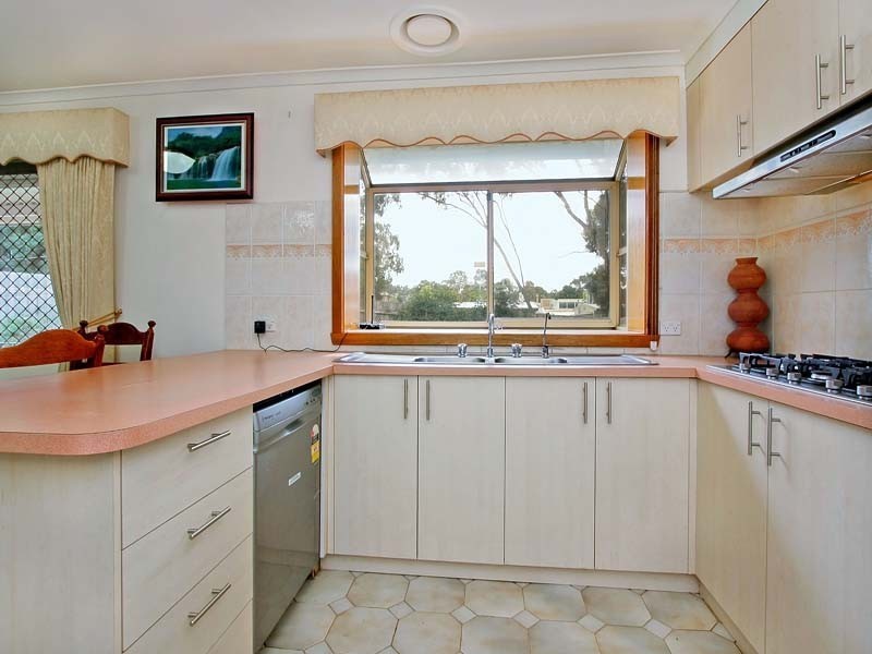 45 Chivalry Ave, Glen Waverley VIC 3150