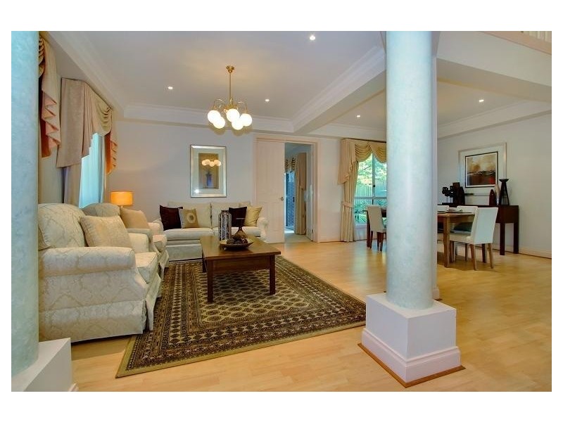 2 Avendon Blvd, Glen Waverley VIC 3150