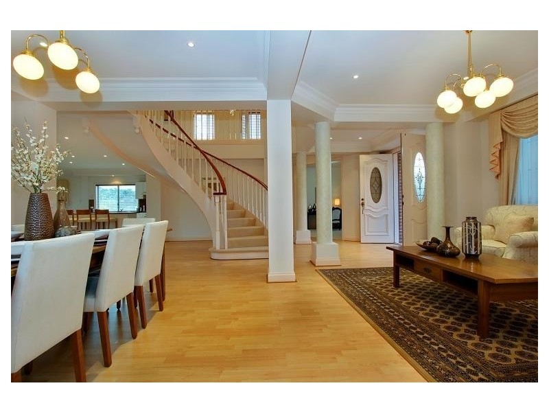 2 Avendon Blvd, Glen Waverley VIC 3150