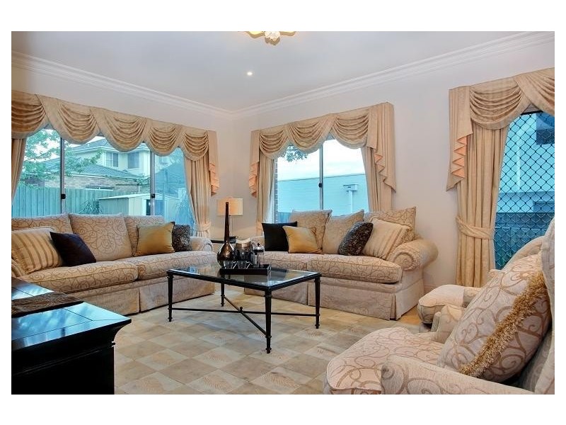 2 Avendon Blvd, Glen Waverley VIC 3150