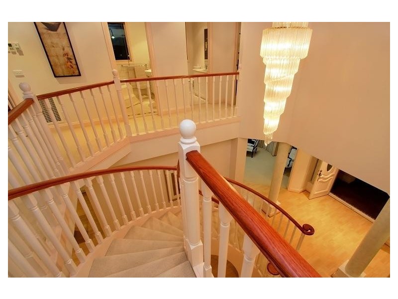 2 Avendon Blvd, Glen Waverley VIC 3150