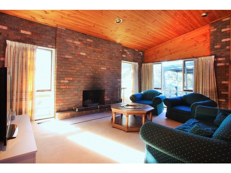 14 Garnett Road, Wheelers Hill VIC 3150